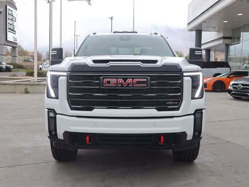 Used 2024 GMC Sierra 3500 AT4 w/ Technology Package AWD/4WD image 9