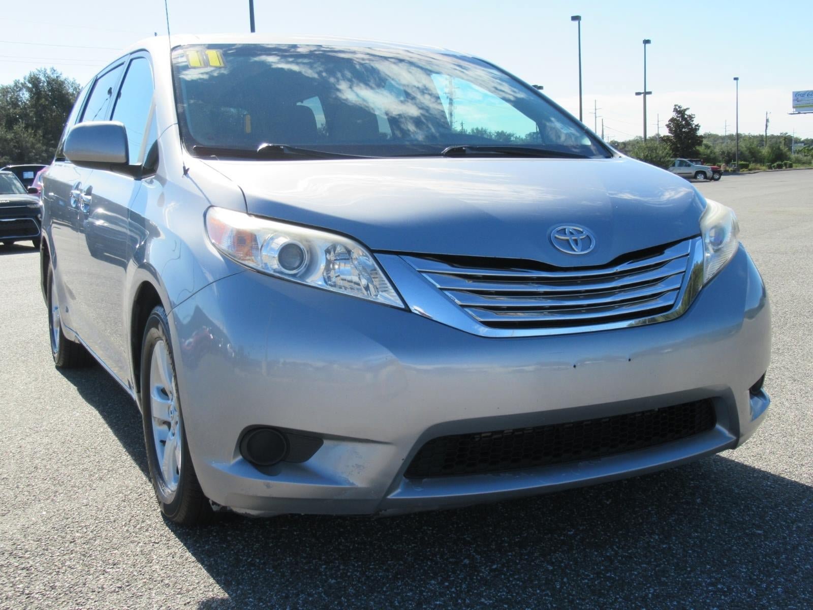 Used 2011 Toyota Sienna LE FWD image 3
