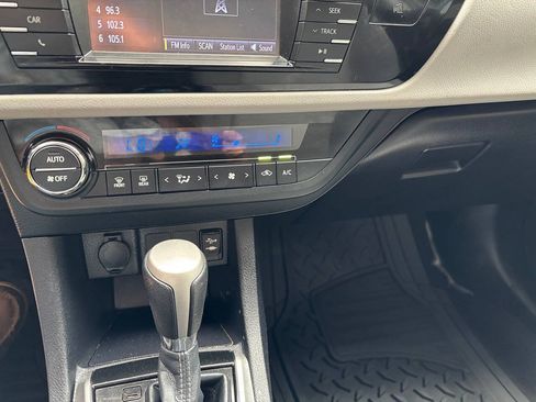 Used 2015 Toyota Corolla LE FWD image 29