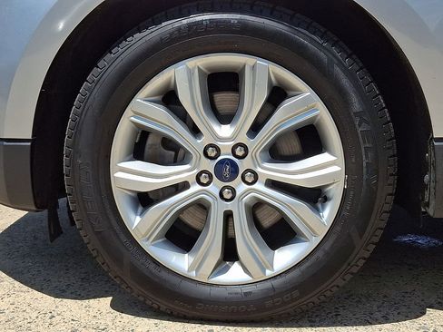 Used 2022 Ford Edge Titanium AWD/4WD image 8