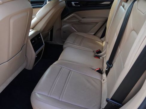 Used 2020 Porsche Cayenne AWD/4WD image 14