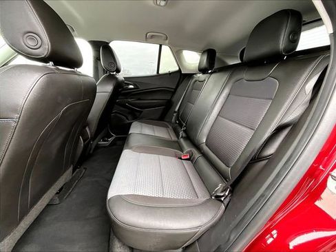 Used 2025 Chevrolet Trax LT w/ LT Convenience Package image 15