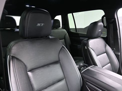 Used 2025 Buick Enclave Sport Touring w/ Super Cruise Package image 30