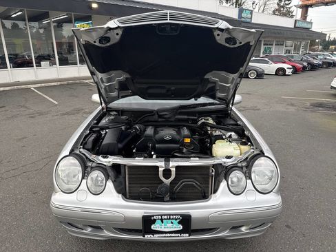 Used 2000 Mercedes-Benz E 320 4MATIC Wagon image 14