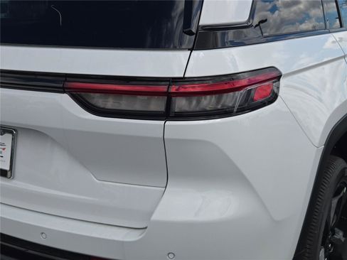 New 2025 Jeep Grand Cherokee Altitude image 13