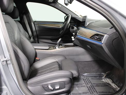 Used 2023 BMW 530e w/ M Sport Package image 14