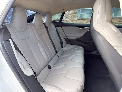 Used 2015 Tesla Model S 70 RWD image 19