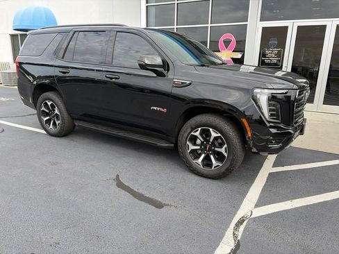 Used 2025 GMC Yukon AT4 AWD/4WD image 3