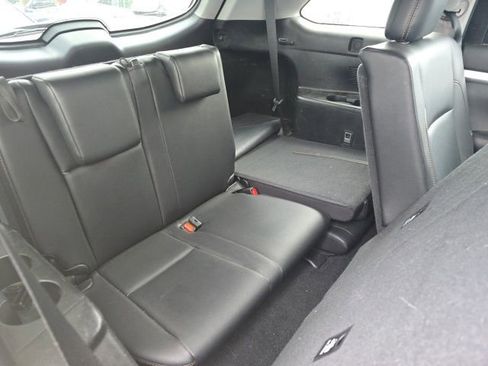 Used 2019 Toyota Highlander XLE w/ Carpet Mat Package (TMS) AWD/4WD image 9