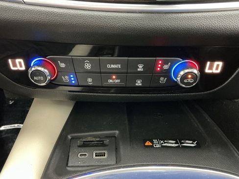 Used 2022 Buick Enclave Premium w/ Experience Buick Package FWD image 37