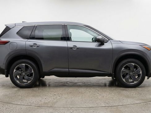Used 2025 Nissan Rogue SV FWD image 11