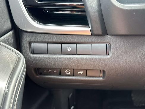 Used 2025 Nissan Rogue SL FWD image 27