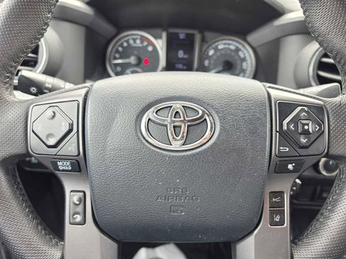 Used 2020 Toyota Tacoma TRD Sport AWD/4WD image 23