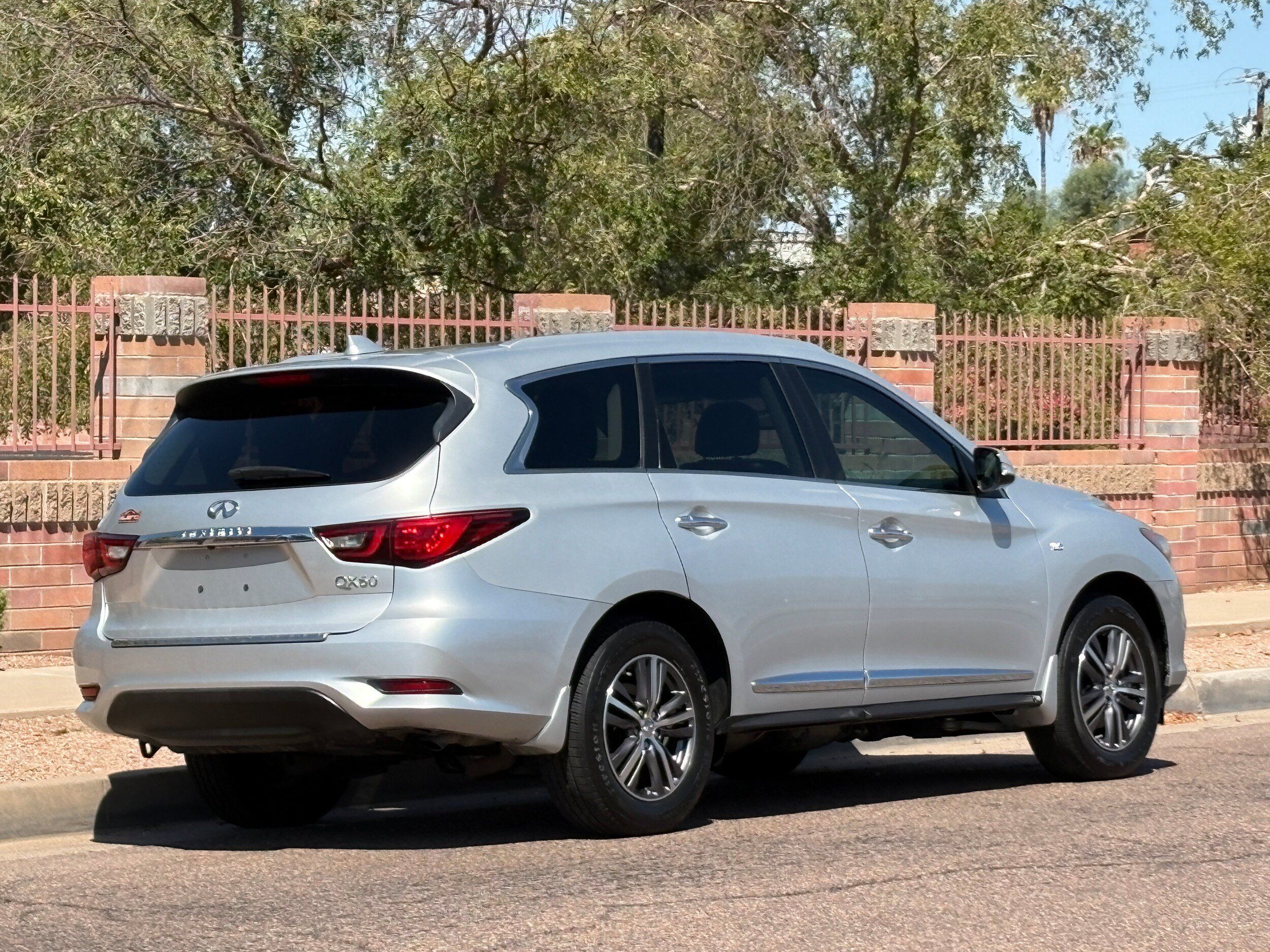 Used 2018 INFINITI QX60 FWD w/ Premium Package image 11