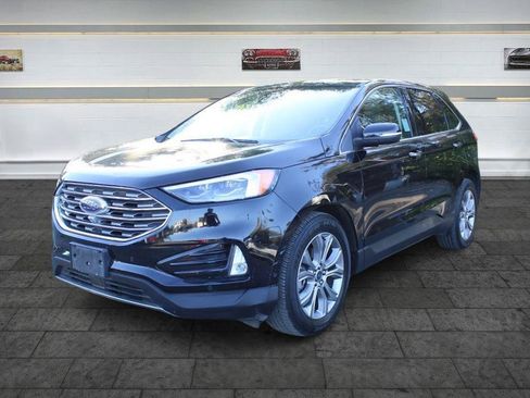 Used 2019 Ford Edge Titanium w/ Equipment Group 301A FWD image 3