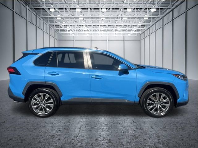 Used 2019 Toyota RAV4 XLE Premium w/ Advanced Technology Package FWD image 6