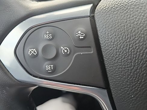 Used 2023 Chevrolet Traverse LT w/ Rear Camera Mirror Package image 38