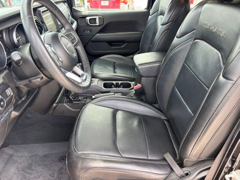 Used 2023 Jeep Wrangler Unlimited Sahara AWD/4WD image 12