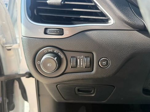 Used 2019 Jeep Cherokee Limited w/ Technology Group image 12