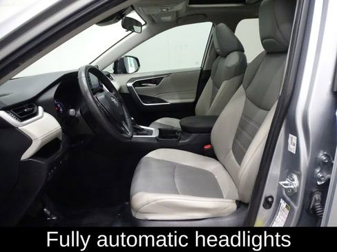 Used 2021 Toyota RAV4 XLE Premium image 11