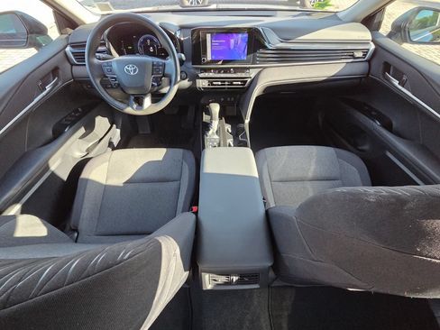 Used 2025 Toyota Camry LE w/ Convenience Package FWD image 4