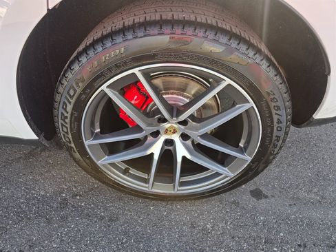 Used 2023 Porsche Macan S AWD/4WD image 29