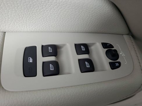 Used 2022 Volvo XC60 B5 Momentum w/ Climate Package FWD image 21