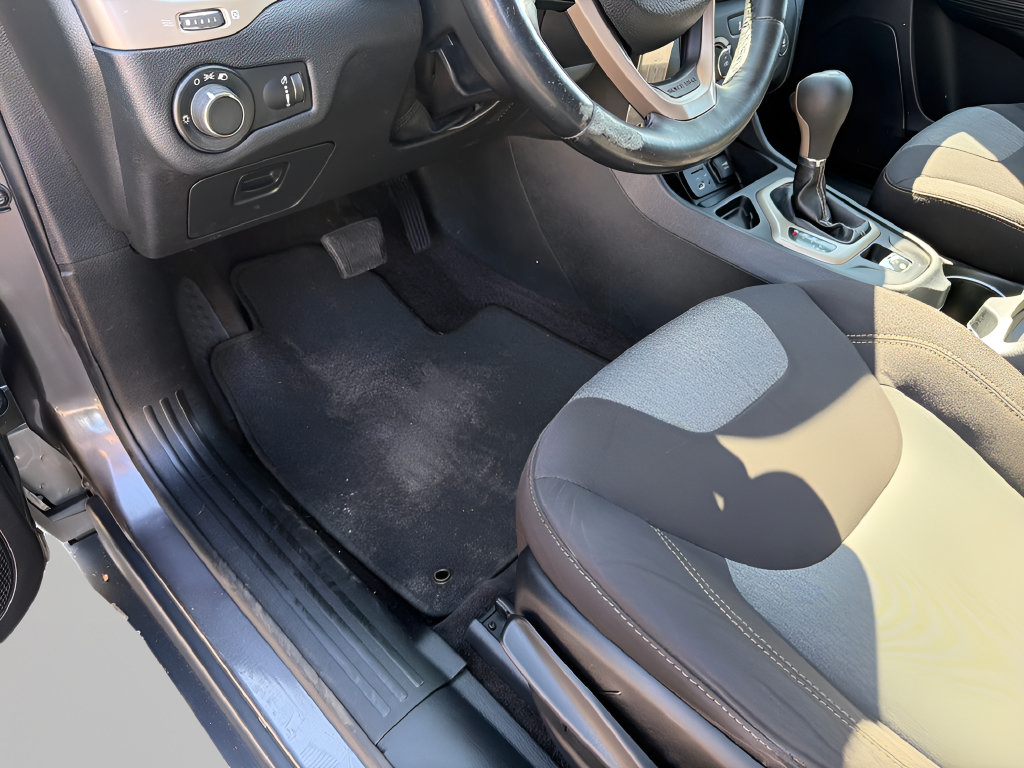 Used 2016 Jeep Cherokee Sport FWD image 21