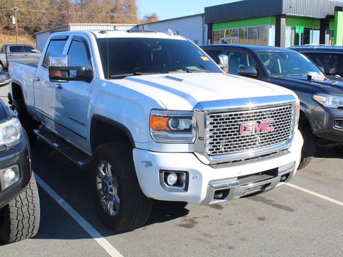 Used 2016 GMC Sierra 2500 Denali image 3