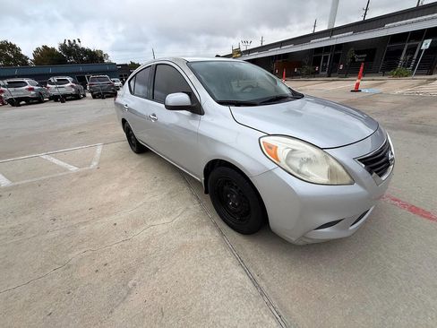 Used 2014 Nissan Versa SV image 17
