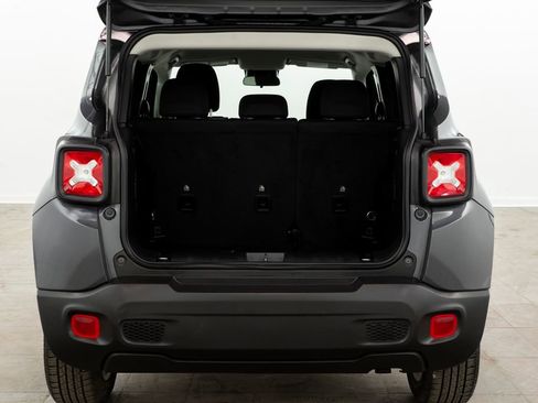 Used 2023 Jeep Renegade Latitude image 13