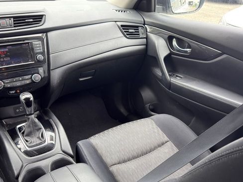 Used 2018 Nissan Rogue SV FWD image 23