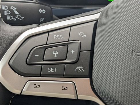 New 2024 Volkswagen Taos SE image 23