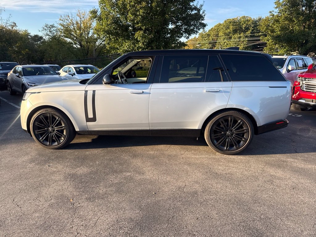 Used 2024 Land Rover Range Rover Long Wheelbase SE AWD/4WD image 3