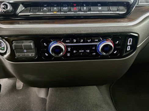 Used 2025 GMC Sierra 1500 SLT RWD image 23