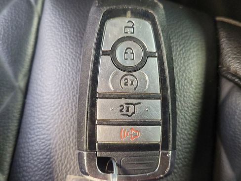 Used 2024 Ford Edge Titanium image 32