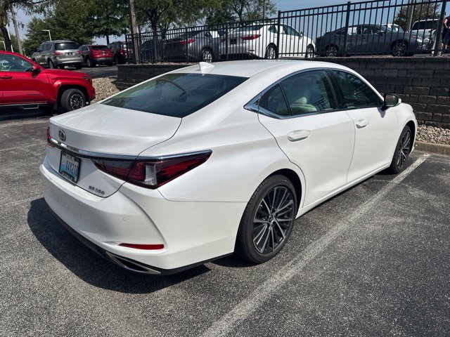 Used 2025 Lexus ES 350 w/ Premium Package FWD image 2
