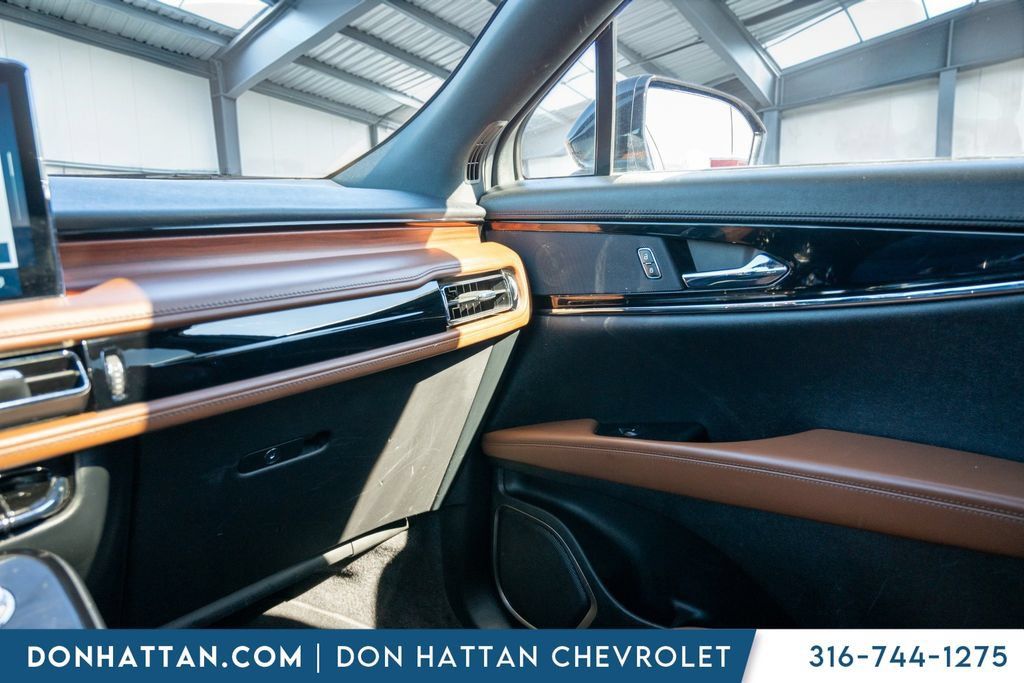 Used 2023 Lincoln Nautilus Reserve AWD/4WD image 17