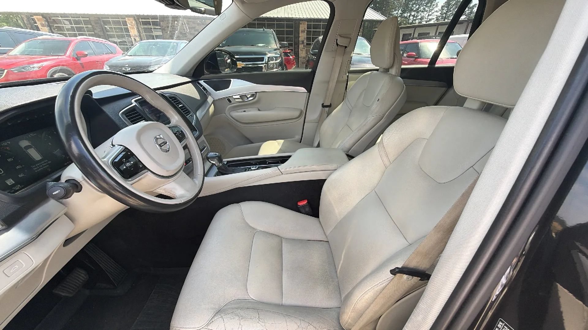 Used 2017 Volvo XC90 T6 Momentum w/ Vision Package AWD/4WD image 8