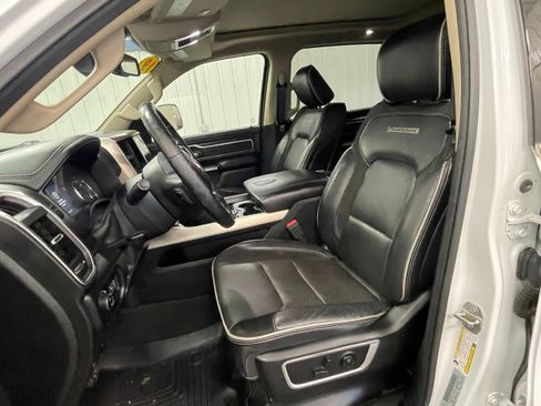 Used 2019 RAM 1500 Laramie AWD/4WD image 13