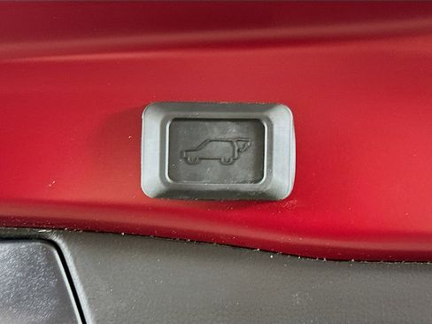 Used 2025 Toyota RAV4 XLE w/ Convenience Package FWD image 29
