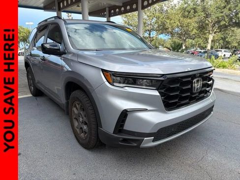 Certified 2025 Honda Pilot TrailSport image 1