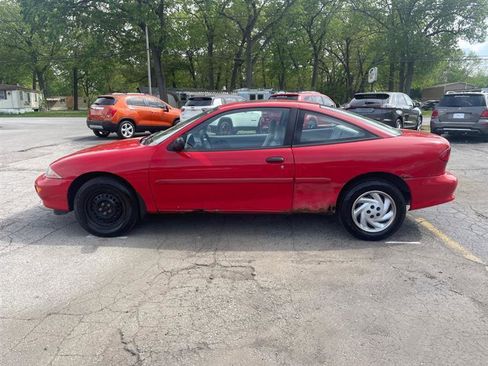 Used 1998 Chevrolet Cavalier Coupe w/ Preferred Equipment Group 1 FWD image 8