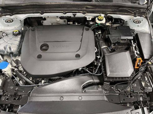 Used 2024 Volvo XC40 B5 Core AWD/4WD image 12