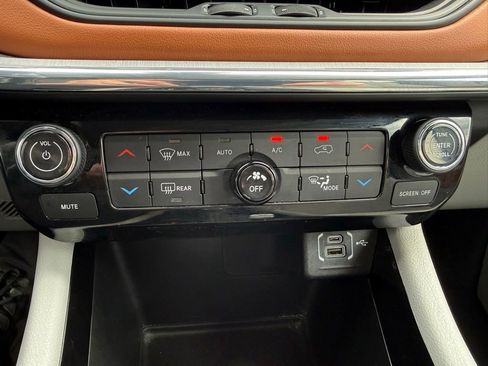 Certified 2022 Jeep Compass Limited w/ Sun and Sound Group AWD/4WD image 19