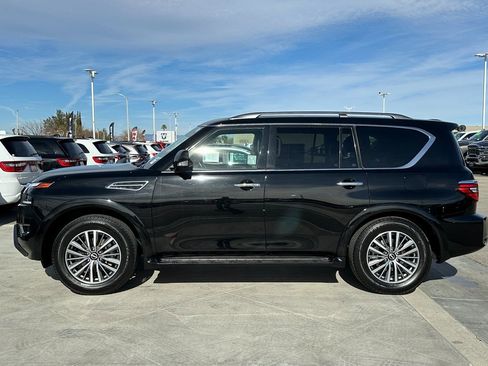 Used 2023 Nissan Armada SL w/ Captain's Chairs Package image 3