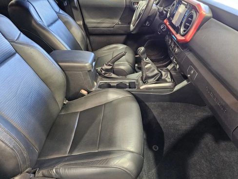 Used 2019 Toyota Tacoma TRD Off-Road w/ TRD Premium Off Road Package AWD/4WD image 7