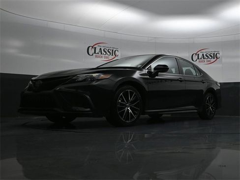 Used 2024 Toyota Camry SE image 25