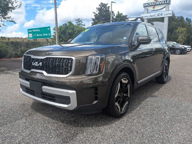 Used 2024 Kia Telluride EX w/ EX Captain's Chair Package AWD/4WD image 8