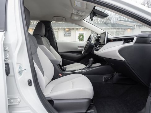 Used 2021 Toyota Corolla LE image 28